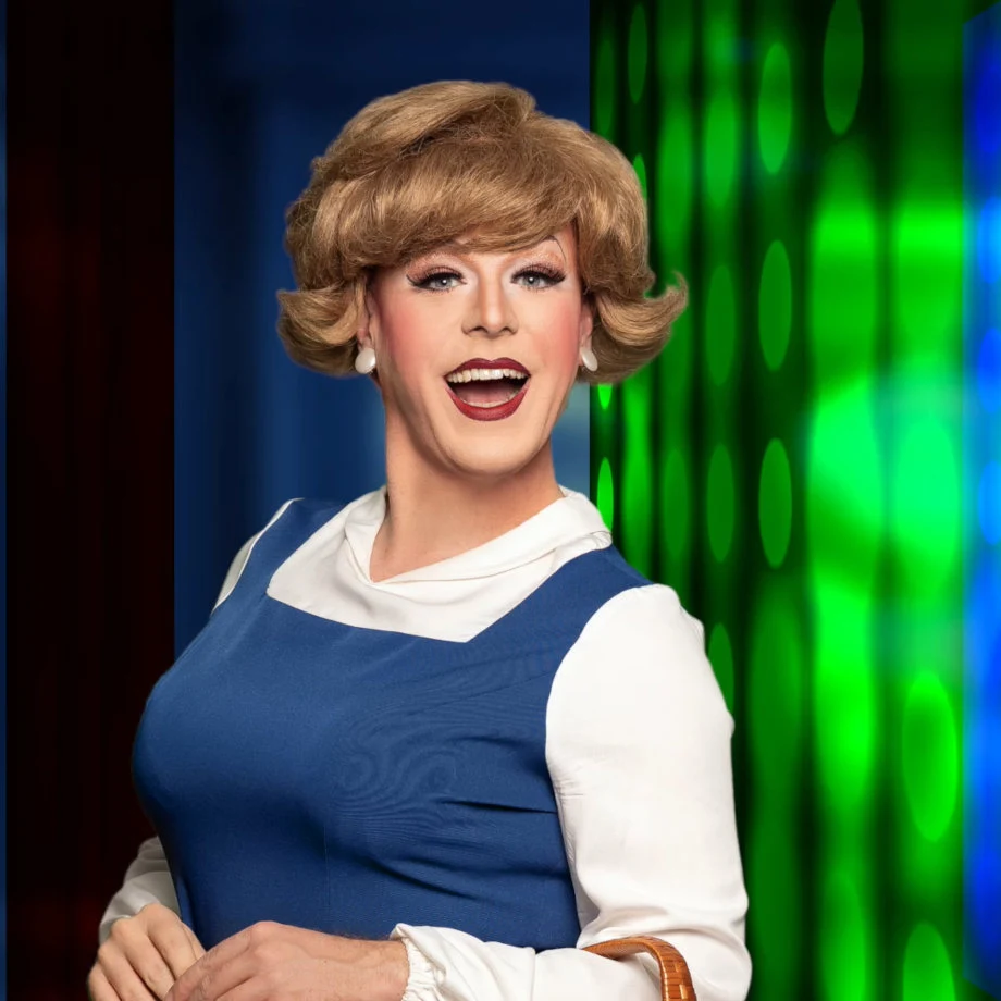 Margot Schlönzke bei einer Live-Performance auf der Bühne in Berlin